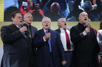 Лидеры «Справедливой России — За правду» Сергей Миронов (в центре), Захар Прилепин (справа) и Геннадий Семигин (слева)