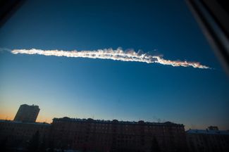 Одна из фотографий, сделанная во время падения Челябинского метеорита. 15 февраля 2013 года