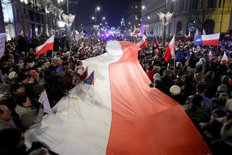 Демонстрация протеста против судебной реформы у президентского дворца в Варшаве, 24 ноября 2017 года