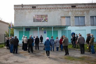 Locals gather following Podoksenov’s death in Pervomaisky
