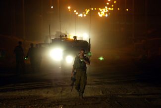Израильский конвой покидает сектор Газа через КПП Киссуфим. 12 сентября 2005 года