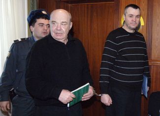 Семен Могилевич (слева) в суде. 2008 год