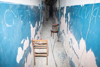 A corridor in a Kherson building where the Russian troops confined and tortured local Ukrainians. According to witnesses, more than 300 people <a href="https://www.svoboda.org/a/k-usham-paljtsam-podsoedinyali-tok-pytki-vo-vremya-okkupatsii-hersona/32167374.html" rel="noopener noreferrer" target="_blank">experienced</a> illegal imprisonment and torture. Some of them spent days in confinement, while others were kept for months or <a href="https://www.hrw.org/ru/news/2023/04/13/ukraine-russian-torture-center-kherson" rel="noopener noreferrer" target="_blank">transported</a> to Russia as prisoners.