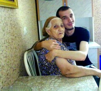 Мовсар Эскерханов и его приемная мать