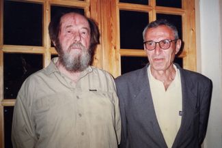 Iosif Dyadkin (right) and dissident writer Aleksandr Solzhenitsyn