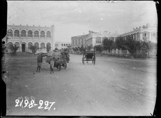 Улица в Джибути (туземцы везут воз с кочанами)