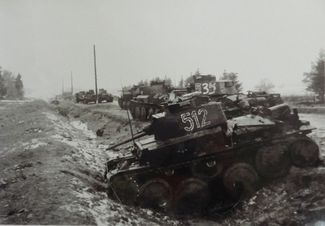 Уничтоженные подольскими курсантами немецкие танки на Варшавском шоссе. Октябрь 1941 года