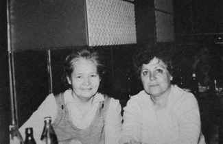 Клара Будиловская (слева) с подругой; когда сделана фотография, неизвестно