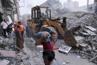 Расчистка завалов в городе Хан-Юнис на юге сектора Газа