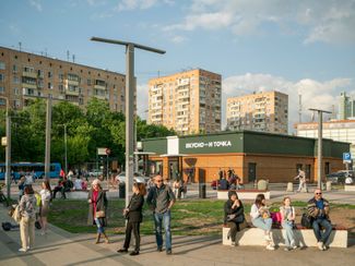 One year ago, there was a McDonalds on this square near Metro Station Elektrozavodskaya. Now, Delicious, Full Stop, the McDonalds’s copy, stands unopened.