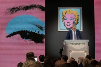«Голубая Мэрилин» на аукционе Christieʼs в Нью-Йорке. 9 мая 2022 года