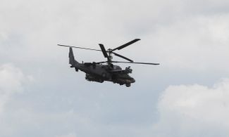 Российский вертолет Ка-52 над Попасной<br>