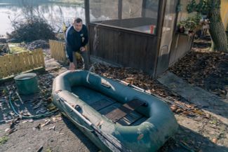 Andrey offered The Beet’s correspondent and photographer his inflatable boat for crossing flooded areas.