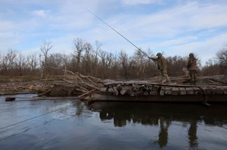 Украинские военные на рыбалке